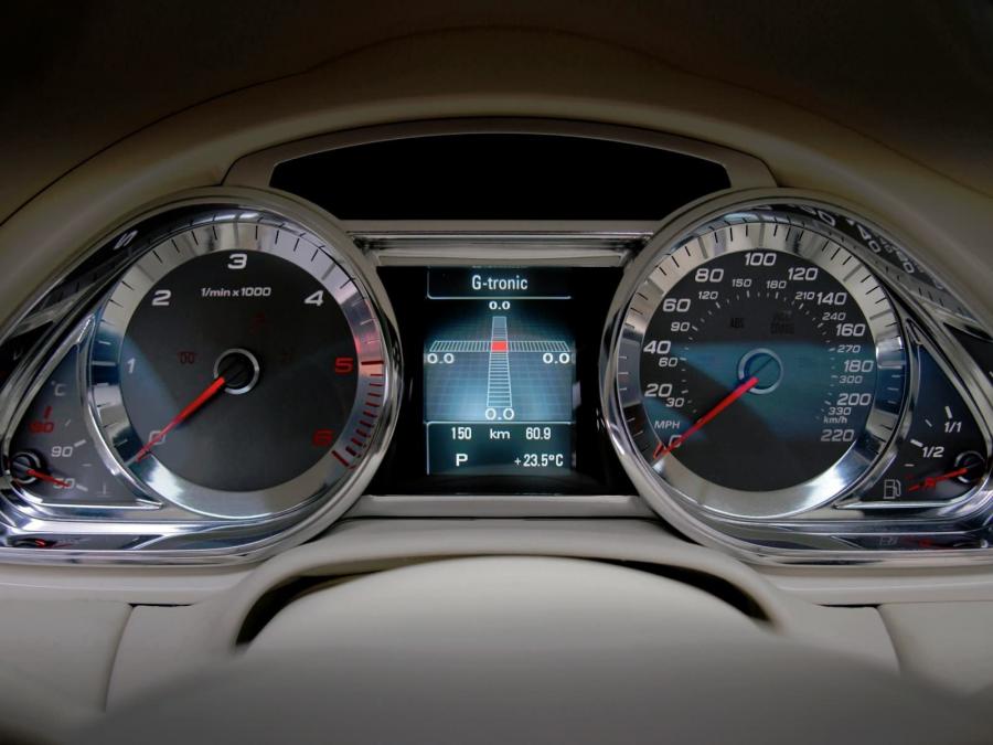 Панель приборов Audi Q7 V12 TDI BlueTec Concept (4L) 2007 года  (фото 25 из 42)